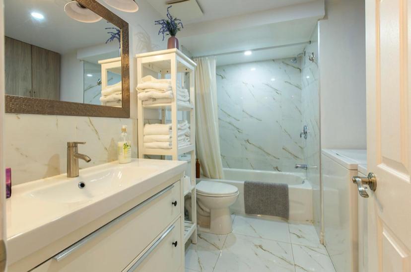 Magnifique 2bdr Mtl Downtown - 4412 Montreal